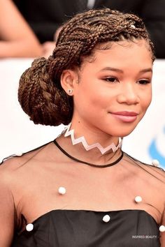 Celebrity in box braids bun hairstyles Brown Box Braids Braided Chignon, Chignon Bun, Medium Box Braids, Braids Styles, American Hairstyles, Braided Bun Hairstyles