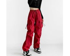 Features: Elevate your streetwear game with our Y2K-inspired Parachute Pants. Designed with a wide leg and baggy fit, these cargo trousers offer both style and comfort. Perfect for the fashion-forward female looking to embrace a retro, Korean-inspired look. Stay on-trend while staying comfortable with our Jogging Sweatpants. Women Fashion Plus Size, Cargo Pants Vintage, Parachute Cargo Pants, Parachute Cargo, Baggy Cargo Pants, Pants Vintage, Prom Dress Shopping, Fashion Plus Size, Short Mini Dress