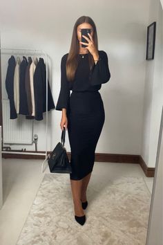 Business Professional Outfits Skirt, Business Baddie, Hourglass Style, Interview Outfits, Lawyer Fashion, Fashionable Work Outfit, Lawyer Outfit, Business Skirt, Chique Outfits