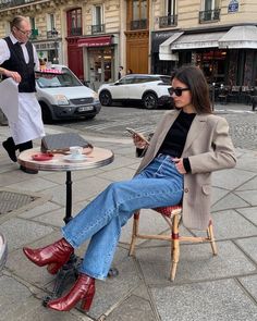 Parisians Know Better Than to Buy Into These 7 Trends | Who What Wear Burgundy Boots, Blazer Outfit, Blazer Outfits, 가을 패션, Celebrity Outfits, Fall Fashion Trends, Business Casual Outfits, Mode Inspiration