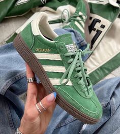 Adidas Handball Spezial, Adidas Handball, Trendy Shoes Sneakers, Basket Style, Funky Shoes, Adidas Shoes Women, Adidas Spezial, Stunning Shoes