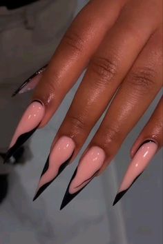 19th Birthday Nails Ideas Long, Stilleto Nail Idea, Pretty Stiletto Nails, Baddie Stiletto Nails, Acrylic Nails Stiletto, Stilleto Nails Designs, Gold Acrylic Nails, Nails Stiletto, Sassy Nails