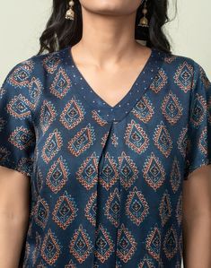 Kurta Neck Pattern, Neck Study, Kurty Pattern, Feeding Kurti, Salwar Kameez Neck Designs, Short Kurti Designs, Big Prints, Cotton Dress Pattern