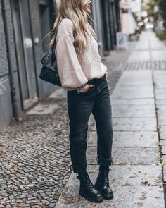 ROSE PÂLE ET NOIR »mikuta.nu Cooler Look, Fall Winter Outfits, Happy Sunday, Look Fashion, Autumn Winter Fashion, Casual Chic, Farmer