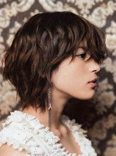 Short Layered Shaggy Haircuts, Short Shaggy Bob Hairstyles, Shaggy Bob Hairstyles, Short Wavy Haircuts, Sassy Haircuts, Thick Wavy Hair, Wavy Haircuts