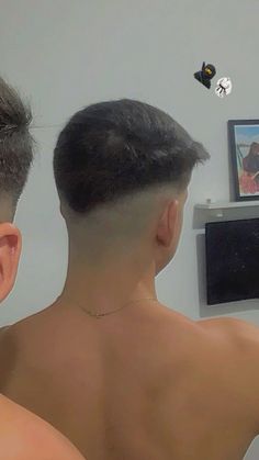 Taper Fade Long Hair, Fade Haircut Styles, Drop Fade, Men Haircut Curly Hair, Taper Fade Haircut, Crop Hair, Faded Hair, Leg And Glute Workout, Personal Image