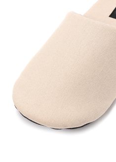 These sturdy canvas slippers offer a lightweight feel, making them a staple item in any household. They can be fully washed at home. Available in M and L sizes. - Sturdy canvas material for longevity - Lightweight and comfortable for daily wear - Easy maintenance with full home washing - Available in two sizes: M (23.5 - 24.5 cm) and L (25.0 - 26.5 cm) Non-slip Flat Indoor Slippers, Non-slip Solid Synthetic Slippers, Comfy Non-slip Indoor Slippers, Beige Non-slip Indoor Slippers, Wool Slip-on Indoor Slippers, Yohji Yamamoto, Canvas Material, Daily Wear, Cotton Canvas