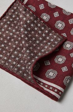 An elegant and refined accessory, the new pocket square completes the style of the blazers and suits in the collection with a modern touch. Pocket square measures approx. 13,78" x 13,78" Rectangular Pocket Square For Business Suits, Elegant Red Formal Handkerchiefs, Tailored Elegant Pocket Square For Formal Occasions, Elegant Tailored Pocket Square For Formal Occasions, Silk Pocket Square For Business, Elegant Tailored Pocket Square For Semi-formal Occasions, Formal Silk Suit Accessories With Pocket Square, Formal Silk Suit And Tie Accessories With Pocket Square, Classic Brown Pocket Square For Formal Occasions