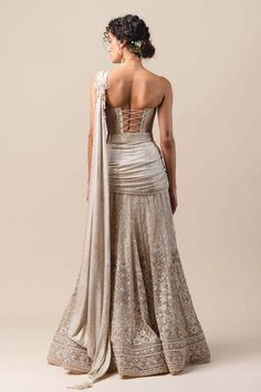 Modern Indian Wedding Dress, Back Blouse Designs, Draped Lehenga, Drape Lehenga, Lehenga Sari, Indian Outfits Lehenga, Indian Dresses Traditional, Bridal Dress Fashion