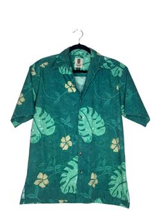 Vintage Monstera Tori Richard Men's Aloha Shirt Made in Hawaii, size S Hawaiian style print with Monstera leaves and plumeria flowers Great for tropical vacations, luau parties, or casual aloha wear style Hawaiian Cotton Camp Shirt With Tropical Print, Cotton Hawaiian Camp Shirt With Tropical Print, Tropical Cotton Hawaiian Shirt With Hibiscus Print, Tropical Cotton Hawaiian Shirt With Palm Tree Print, Green Hawaiian Shirt With Floral Print And Relaxed Fit, Tropical Cotton Camp Shirt With Hibiscus Print, Tropical Hibiscus Print Cotton Camp Shirt, Green Floral Print Short Sleeve Hawaiian Shirt, Hawaiian Camp Shirt With Hibiscus Print