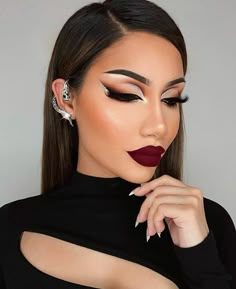 Makeup Cantik, Make Up Designs, Drag Make-up, Christmas Makeup Look, Day Makeup Looks, Batons Matte, Beauty Make-up, Makijaż Smokey Eye, Eye Makeup Designs