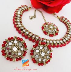 Spiegel Single Line Red Choker Halskette Ohrstecker Tikka Set

 KOSTENLOSER Versand von Kanada in die USA, Europa, Italien, Norwegen und überall sonst möglich.



 Entdecken Sie weitere PUNJABI BRAUTSCHMUCKSETS

 👉 PUNJABI BRAUTSCHMUCK ONLINE

 🛒 INDISCHER BRAUTSCHMUCK



 📦 Unübertroffener KOSTENLOSER weltweiter Versand 












 Anantdeep, Kanada ⭐️⭐️⭐️⭐️⭐️

 Tolle Erfahrung mit Amazon-Designs. Habe eine kleine Sache gekauft, aber sie bietet trotzdem den besten Service 🧡 ♥️ , im Red Round Jewelry For Valentine's Day, Red Metal Jewelry Sets For Party, Red Round Jewelry, Red Necklace For Valentine's Day Festivities, Red Necklaces For Valentine's Day Festive Occasions, Red Round Jewelry Sets With Matching Earrings, Red Necklaces With Matching Earrings For Celebration, Red Adjustable Round Jewelry Sets, Handmade Red Jewelry Sets For Party