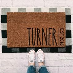 someone standing in front of a door mat that says,'turner est est est