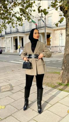 Muslim Winter Outfits, Elegant Pants Outfit, Classy Hijab Outfits, Classy Business Outfits, Head Scarf Styles, Style Hijab, Muslim Fashion Dress, Summer Work Outfits