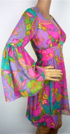 60s Tropical Psychedelic print mini dress with flared sleeves Dress With Flared Sleeves, Fashion 60s, Moda Hippie, 1960 Fashion, 60s 70s Fashion, 60s And 70s Fashion, Fashion 1960s, Vintage Ideas, Colorful Dress