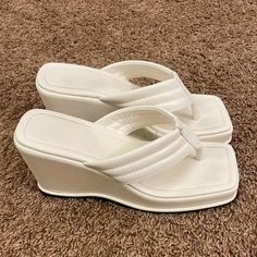 Y2K PLATFORM SLIPPERS🤍 2000 Shoes, 2000s Shoes, Y2k Heels, Slippers White, White Platform Sandals, Y2k Shoes, Sandal Platform