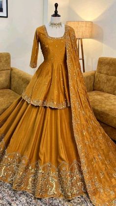 Mehendi Lehenga, Haldi Dress, Fancy Lehenga, Haldi Outfits, Function Dresses, Shadi Dresses, Lehenga Designs Simple, Fancy Sarees Party Wear