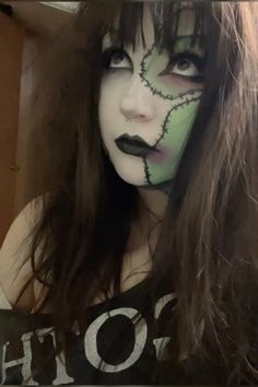 Scary Makeup Ideas Easy, Cute Zombie Costume Women, Gothic Zombie Makeup, Zombie Pinup Makeup, Emo Zombie Costume, Zombie Makeup Ideas Cute, Gothic Makeup Inspiration, Scene Zombie Makeup, Zombie Make Up Ideas