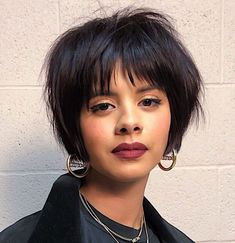 Short Grungy Bob with Wispy Bangs Short Hair With Bangs Ideas, Bangs Ideas, Hair Adviser, Cool Short Hairstyles, Chin Length Hair, Bob Haircut With Bangs, Short Hairstyles For Thick Hair