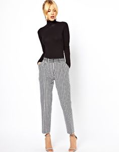 ASOS Pants in Monochrome Check Checkered Pants Outfit, Fashionable Work Outfits, Fashionable Work Outfit, Trendy Business Casual, Checked Trousers, Casual Work Outfit, Fall Outfits For Work