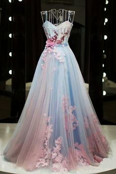 Streetwear Staples, 2024 Streetwear, Senior Prom Dress, Prom Dress Evening, Senior Prom Dresses, 파티 드레스, Blue Tulle, Senior Prom, Beauty Dress