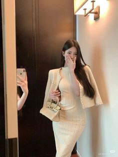 Korean Rich Girl Outfit, Rich Korean Aesthetic, Millionaire Outfit, Rich Girl Outfits, Mode Ulzzang, Clean Fashion, Glam Outfit, Neutral Outfit