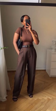 Work outfit inspo ig: femmeblk #workwear #businesscasual #officeoutfit #trousers #sophisticated #elegant #goldjewelry #ootd Cute Professional Outfits, Outfit Elegantes, Casual Work Outfits Women, Corporate Attire, Professional Outfits Women, Stylish Work Attire, Office Outfits Women, Business Casual Outfits For Work, Causal Outfits