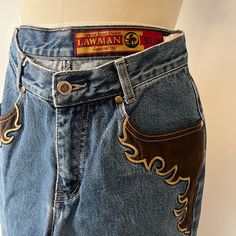 Size 3/ 26 100% Vintage Cotton Denim Jeans. Western Style Leather And Gold Stitching, Amazing Condition. So Sad They Don’t Fit Me :( Cowgirl Pants, Modern Western Fashion, Punchy Cowgirl, Lawman Jeans, Western Pants, Nfr Outfits, Vintage Western Style, Cowboy Jeans, Country Fits