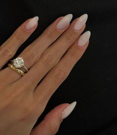 Classic Nails, Almond Acrylic Nails, Oval Nails, Neutral Nails, Girls Nails, Classy Nails, Chic Nails, Cute Acrylic Nails