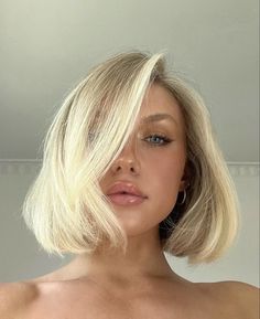 Balayage Blonde Bob, Short Blonde Hair Bobs, Light Blonde Bob, Mini Bob, Baylage Hair, Hair Bob, Bleach Blonde, Short Blonde, Blonde Bobs