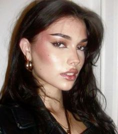 makeup inspiration, makeup look, cat eye look, smoky eye, makeup inspo Carribean Makeup Look, 2009 Makeup Looks, Business Women Makeup, Grwm Clubbing, Waitress Makeup, High Contrast Makeup, Low Contrast Makeup, 2009 Makeup, Clubbing Makeup