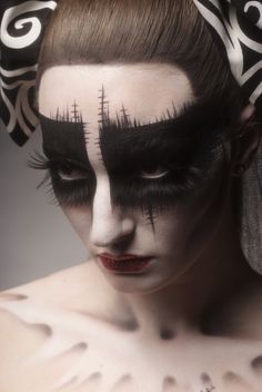 makeup Halloween Make-up Looks, Halloween Makeup Pretty, Special Fx Makeup, Pretty Halloween, Theatrical Makeup, White Makeup, Dramatic Makeup