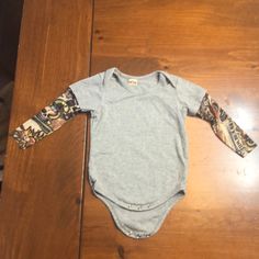 Cute Nwot Baby Tattoo Onsie In A Size 12 Month. Sleeves Are Sheer To Look Like Sleeve Tattoos On Baby. Snap Crotch. Baby Tattoo, Baby Tattoos, Month Colors, Sleeve Tattoos, 12 Months, To Look, Onesies, Baby Onesies, That Look