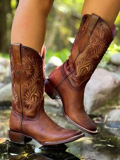 Twilight Outfits, Boot Scootin Boogie, Cowgirl Chic, Girly Shoes, Cute Boots, Cow Boy, Crazy Shoes, Cowgirl Boots, Dress Codes