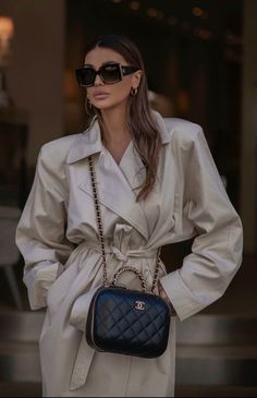 Street Style Paris, Paris Street Style, Vogue Paris, Parisian Style, Paris Fashion, Chanel Classic, Paris Fashion Week, Trendy Fashion