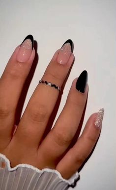 Winter Nail Art Designs, Black Almond Nails, Romantic Nails, Minimal Nails, Casual Nails, Winter Nail Art, Winter Nail