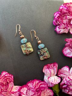 These gorgeous earrings feature a vibrant blue aventurine bead with a square abalone bead wrapped under it. Solid copper wire swirls around the earrings. They are oxidized and polished by hand to highlight the wire work. They will arrive in a cute gift box with crystal gift.  Earring Measurements Length-50mm/2.00in Width-16mm/0.63in Please note- These earrings are already made, allow 1-2 business days to ship. All domestic orders will be sent USPS first class mail with tracking. International or Wire Swirls, Copper Earrings Handmade, Art Jewelry Earrings, Blue Aventurine, Abalone Earrings, Paper Bead Jewelry, Bijoux Fil Aluminium, Rustic Earrings, Stone Dangle Earrings