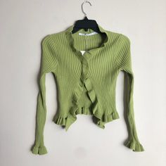 Super Cute Green Cropped Cardigan With Ruffle Details. Secures With Four Bottoms At The Top, Or Wear It Open. Can Be Worn As A Cute Top Too! I’m Fact, It’s The Perfect Transition Season Going Out Top! One Size, Fits Best For Xs-Medium :) Green Ruffled Winter Tops, Green Ruffled Tops For Winter, Winter Green Ruffled Tops, Forest Green Cardigan, Pop Style, Green Cardigan, Going Out Tops, Cute Top, Cropped Cardigan