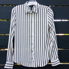 Striped Black And Off White Shirt Button Down Blouse H&M, Perfect For The Office Or Dress It Down With Jeans. Long Sleeves, Collar, Grey Buttons On The Front And Cuffs. Fabric Is Polyester, Soft And Does Not Wrinkle. New Without Tags, In Perfect Condition, No Flaws, No Holes. Pit To Pit: 17.5 Inches Length 25 Inches Arms Length 23 Inches Off White Shirt, Jeans Long, Button Down Blouse, Shirt Button, Button Up Shirt, Shirt Outfit, White Shirt, Black Stripes, The Office