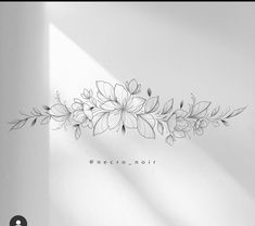 a black and white photo of flowers on a wall with the words echo - moit