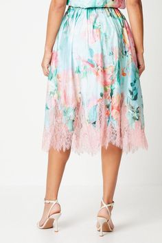 Ethereal organza midi skirt with an alluring lace trim Vibrant abstract floral print in soft, romantic hues Flattering A-line silhouette with a flared hem Fully lined for a smooth, luxurious drape Concealed side zip closure for a seamless finish Exuding effortless elegance, this printed organza midi skirt from Coast is a sophisticated choice for formal occasions. The abstract floral motif in soft, romantic shades lends a dreamy, feminine appeal, while the lace-trimmed hem adds a delicate touch of allure. Pair it with a silk camisole and strappy heels for a wedding guest ensemble that radiates refined grace, or complement it with a tailored blazer and embellished clutch for a chic look at the races. Organza Midi Skirt, Printed Organza, Occasion Dresses Wedding Guest, Embellished Clutch, Petite Jumpsuit, Tall Dresses, Petite Coat, Abstract Floral Print, Silk Camisole