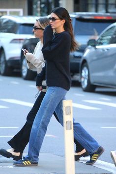 Kendall Jenner Style Casual, Looks Adidas, Models Off Duty Style, Mode Zara, Moon Moon