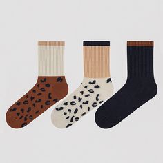 Elevate your sock collection with this stylish set of 3 pairs, featuring two pairs of bold leopard print and one solid design. In a sophisticated color palette of grey, beige, and brown, these socks are perfect for adding a touch of trendiness to any outfit. The soft cotton blend ensures comfort and breathability, making them ideal for both casual and dressed-up looks. Available in sizes EU 36-40 / UK 3-7. Styles: 2 pairs leopard print, 1 solid color Color Palette: Grey, Beige, and Brown Materia Animal Print Socks, Sports Socks Women, Socks Gym, Sock Collection, Tennis Socks, Socks Christmas, Comfy Socks, Print Socks, Animal Graphic