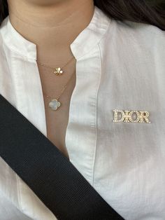 Lily Van Der Woodsen Van Cleef, Necklaces Van Cleef, Van Cleef And Arpels Aesthetic, Van Cleef Jewelry Aesthetic, Van Cleef Frivole Necklace, Von Cleef Necklace, Van Klif Necklace, White Van Cleef Necklace, Vca Necklace Outfit