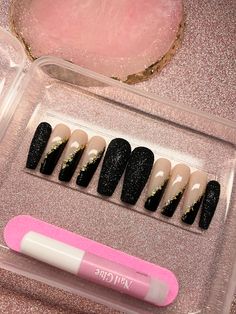 Luxury salon quality press on nails made to order with a selection of ready to ship sets. Nail Business Ideas, Press On Nails Packaging Ideas, Press On Nails Business, Gold Press On Nails, Business Nails, Luxury Press On Nails, Bunny Nails, Short Press On Nails, Simple Gel Nails