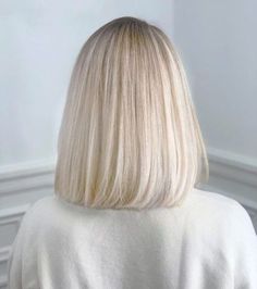 Es gibt eine einfache und kostengünstige Möglichkeitsich zu verwandelnAufmerksamkeit zu erregen und sich aufzuheiternÄndern Sie Ihre Haarfarbe Light Blonde Short Hair, Short Bob Hairstyles Blonde, Blond Bob Hairstyles, Blond Long Bob, Long Bob Blond, Blonde Hair Bob, Blonde Long Bob, Bob Blond, Platinum Blonde Bob