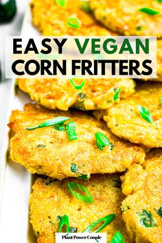 Overhead view of a pile of corn cakes on a plate with text reading easy vegan corn fritters Vegan Corn Fritters, Resep Vegan, Corn Fritter Recipes, Corn Fritters, Fritter Recipes, Vegan Gluten Free Recipes, Vegan Appetizers, Vegan Cooking, Vegan Foods