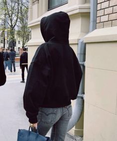 Alena Shishkova, Paris Mode, Stockholm Fashion, Fall Fits, Winter Fits, Hoodie Outfit, Lily Collins, Mode Inspo, Models Off Duty