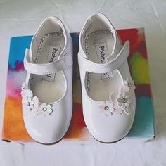 Pretty Pair Of Baby Shoes My Baby Outgrew And Didn't Get To Wear It. 6m Spring Sneakers For Playtime, Spring Playtime Sneakers Closed Toe, Spring Playtime Closed Toe Sneakers, Vanna White, Shoes Baby, Shoes White, Toddler Sizes, Shoes Shoes, White Shoes