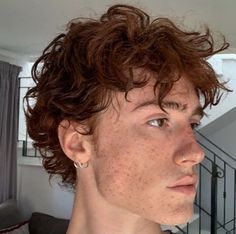 Unique Piercing Ideas, Unique Piercing, Men Tattoos, Mullet Haircut, Piercings Unique, Corte De Cabelo Masculino, Piercing Ideas, Curly Hair Men